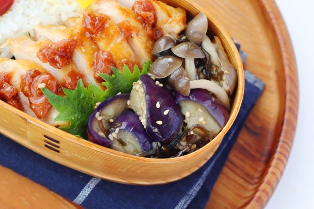 「鶏の梅照り焼き」「茄子としめじの塩昆布レンジ炒め」