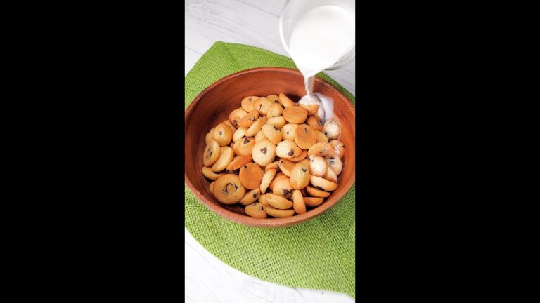 【消えるの秒すぎて笑う】牛乳に浸して幸せ♡夢の手作りクッキーシリアルが止まらない！ / Mini Cookie Cereal