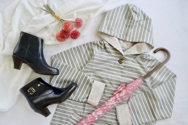 レインブーツと傘、カッパ