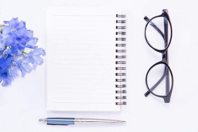 ノートと眼鏡