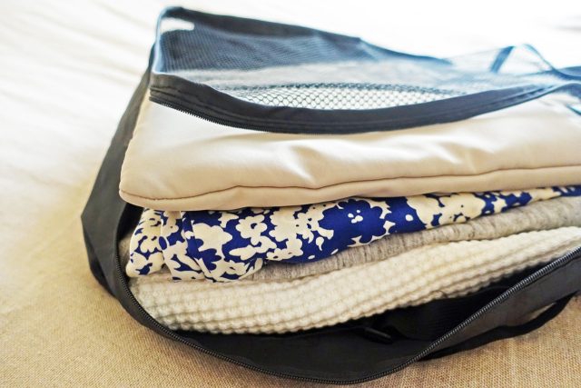 洋服と大きめポケット付き フラットで持ちやすい PCバッグ