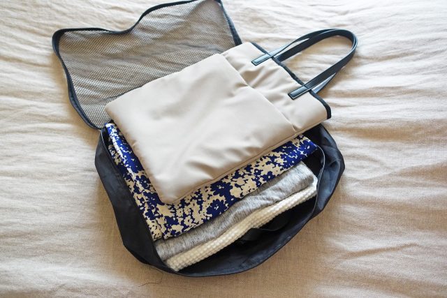 大きめポケット付き フラットで持ちやすい PCバッグ