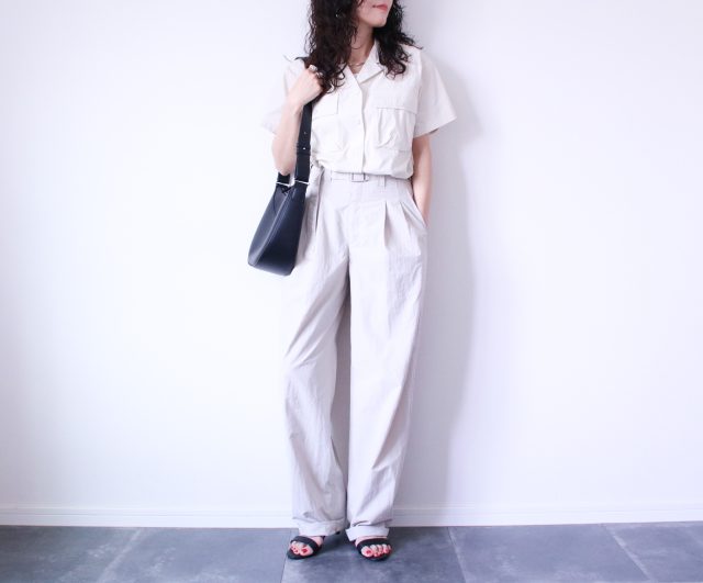「テックタックコクーンパンツ」コーデ