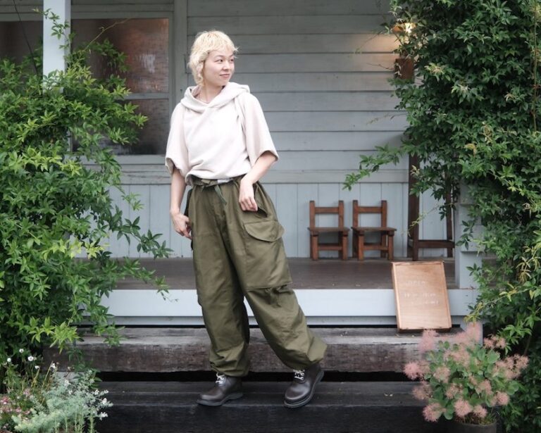 NEW 
 BLOG 
 6/26                                (木) 
 湿気で広がる髪に！【美容師直伝】梅雨のヘアケア5つ
 ヘアメイク 森本英梨64