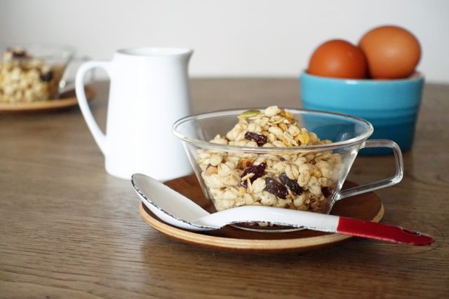 グラノーラとゆで卵