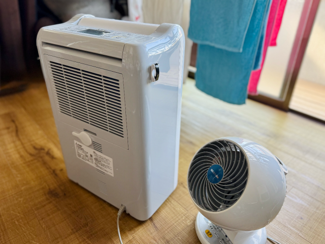 除湿機とサーキュレーター