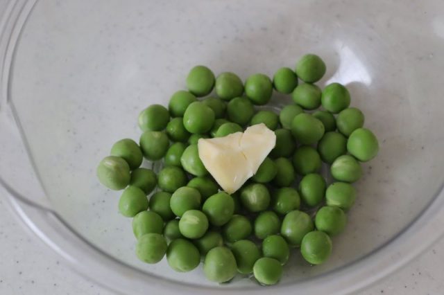 グリンピース入りレンジ炒り卵
