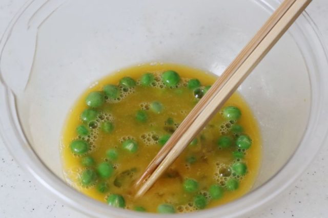 グリンピース入りレンジ炒り卵