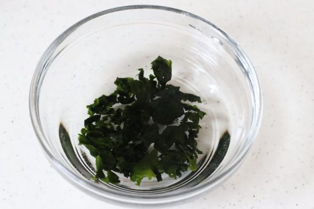水で戻したわかめ
