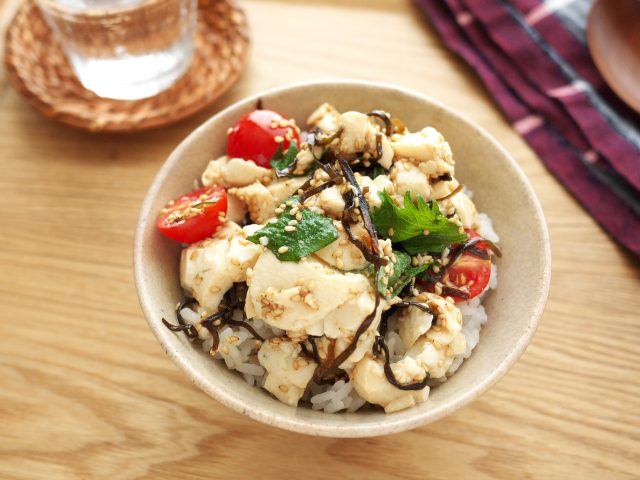 NEW 
 6/18                                (水) 
 食欲がない朝にも◎和えるだけの美肌食「豆腐サラダごはん」
 管理栄養士 maiko37