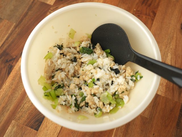 ボウルの中で混ぜる