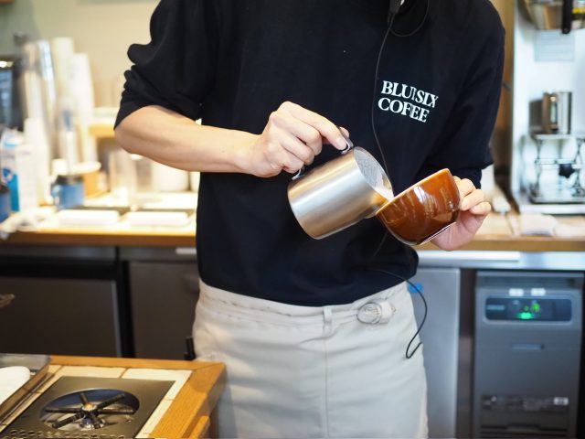 BLUE SIX COFFEE ラテアート