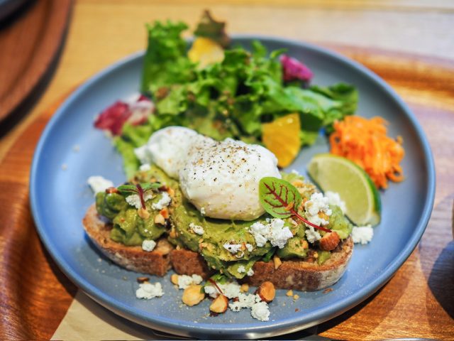 BLUE SIX COFFEE アボカドトースト