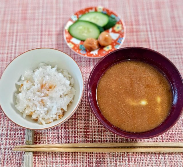 味噌汁とご飯