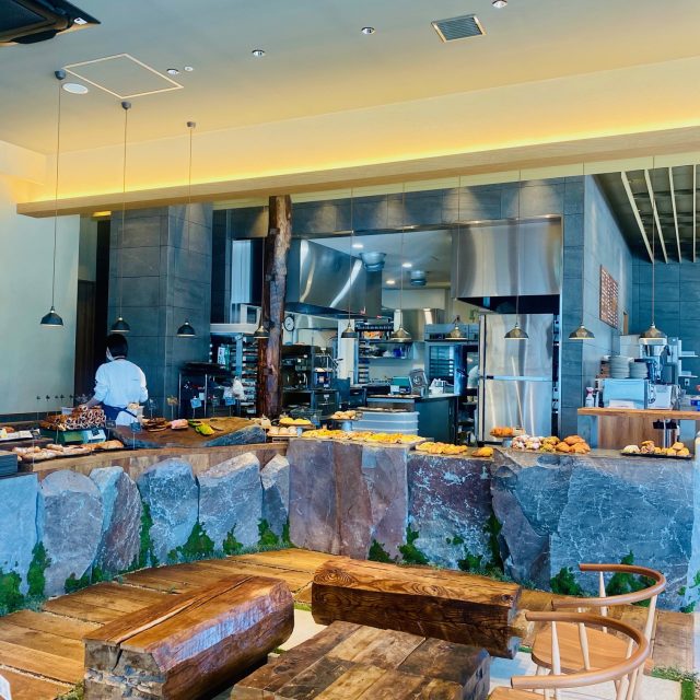 R Baker うめきたグリーンプレイス店 店内