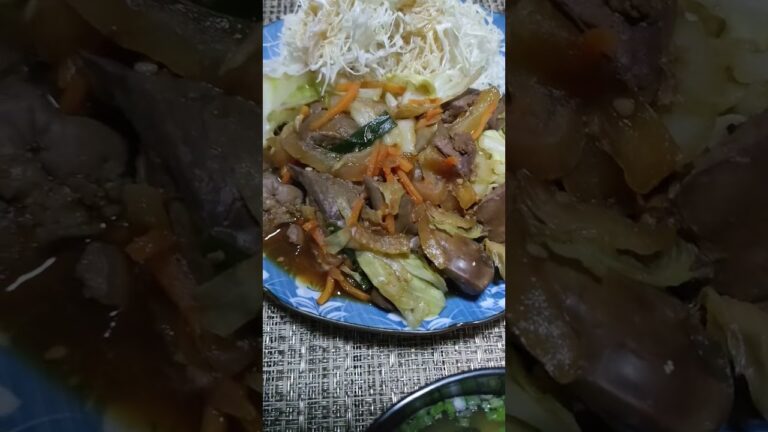 【夏バテ予防】おっさんの晩ごはん 鶏レバーと野菜たっぷり炒め＋お土産おやつ付き #short #おっさんの晩ごはん #夏バテ予防 #鶏レバー #鶏肝レシピ #野菜炒め #おうちごはん