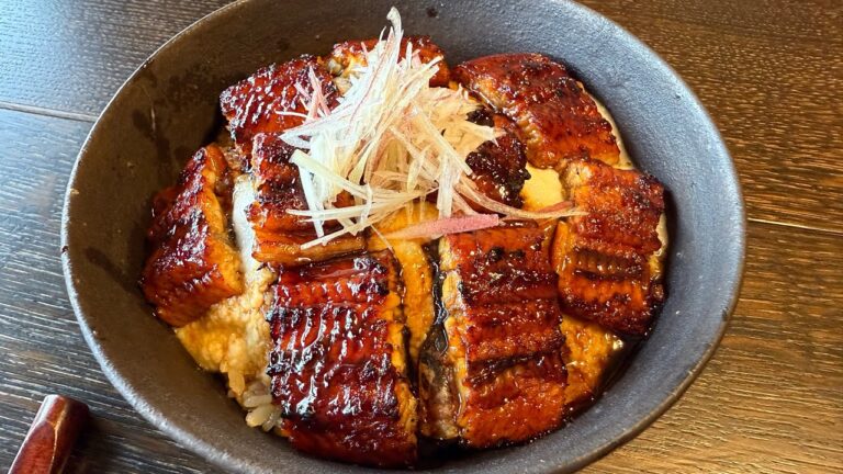 二層の鰻が嬉しい…鰻とろ丼!市販の鰻の蒲焼きを美味しくいただく方法(自家製タレの作り方~グリルの金網に鰻がくっつかない様に焼くコツ等)をご紹介致します♪ 二層の鰻が嬉しい…鰻とろ丼!市販の鰻の蒲焼きを美味しくいただく方法(自家製タレの作り方~グリルの金網に鰻がくっつかない様に焼くコツ等)をご紹介致します♪