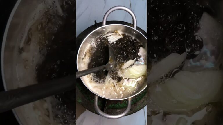 Seaweed soup with enoki mushroom