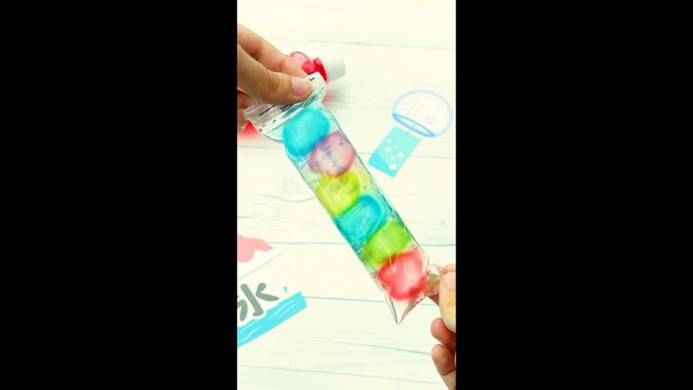 【かき氷シロップにわらび餅を浸けると激カワになるって伝えなきゃ♡】エッホエッホ♪子供が喜ぶおやつレシピ / Rainbow 'Warabimochi' Jelly Sticks