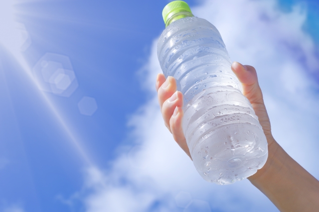 ペットボトルの水