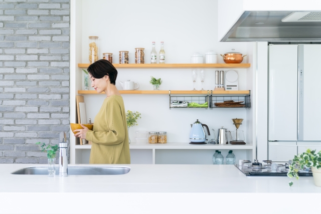 NEW
7/31 (木)
心に余白が生まれる朝習慣。“わたしのマイルール”3選
朝時間.jp編集部 キッチンに立つ女性