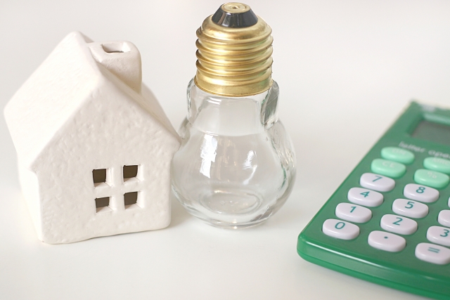 家と電球と電卓