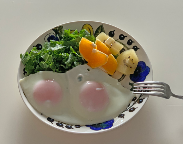 目玉焼きの朝ごはん