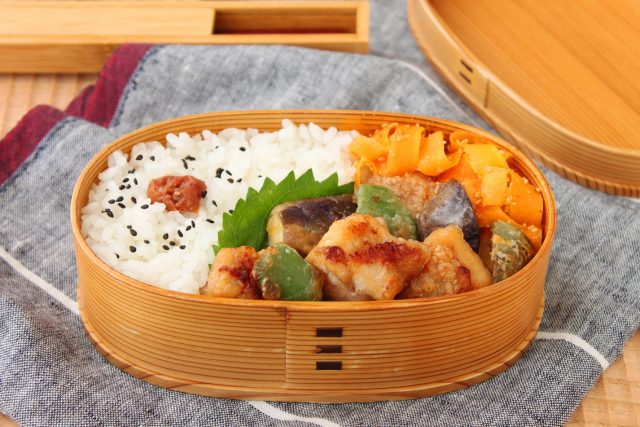 NEW
7/20 (日)
ボリューム満点!忙しい朝でも作れる「揚げ物メイン弁当」レシピ3選
朝時間.jp編集部2 鶏と夏野菜の唐揚げ