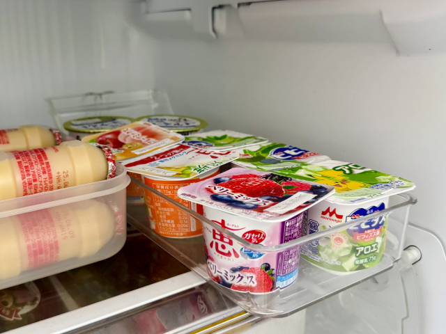 冷蔵庫の中のヨーグルト
