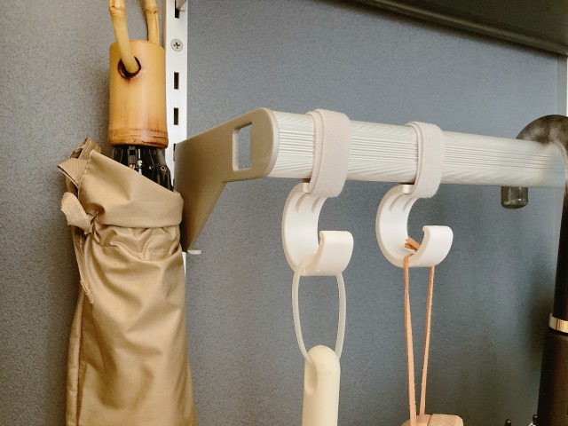玄関収納で活用しているS字フック