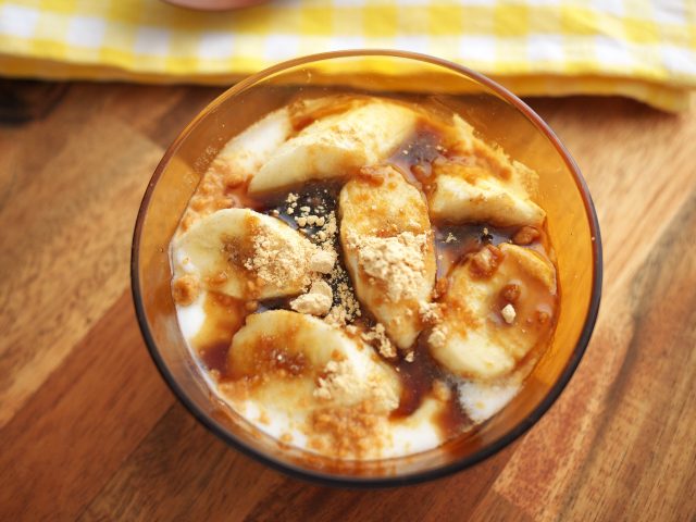 黒蜜、きなこをかける