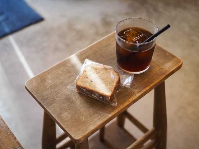 PASSAGE COFFEE アイスコーヒーとバナナブレッド