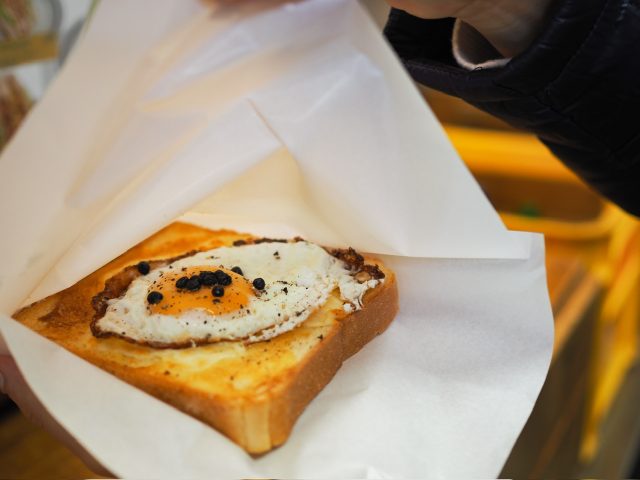 チーズペッパーエッグトースト