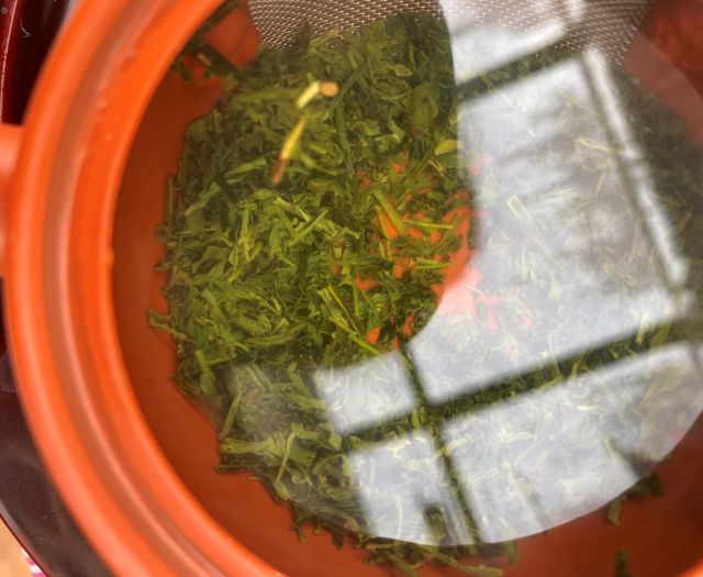 急須にいれたお茶