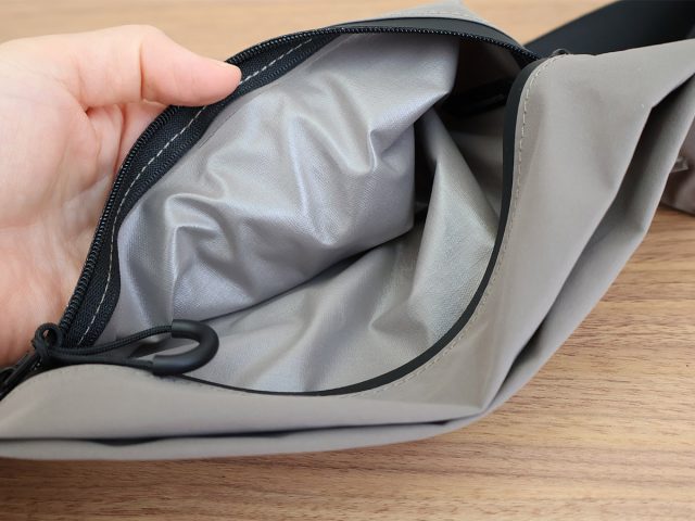 bom moment 撥水ボディバッグ