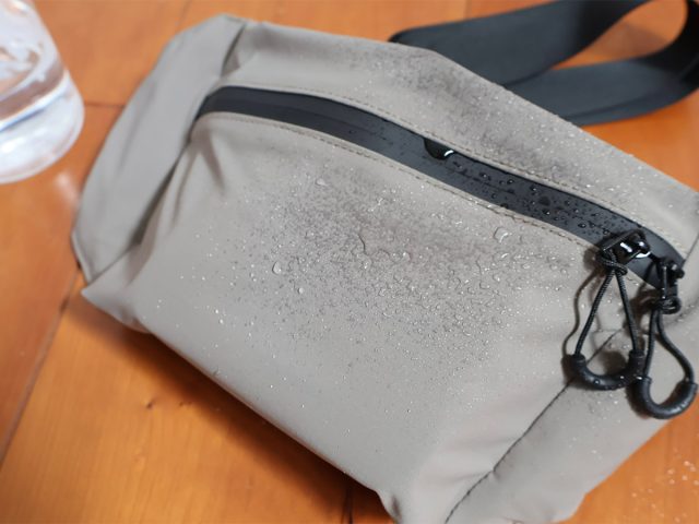 bom moment 撥水ボディバッグ