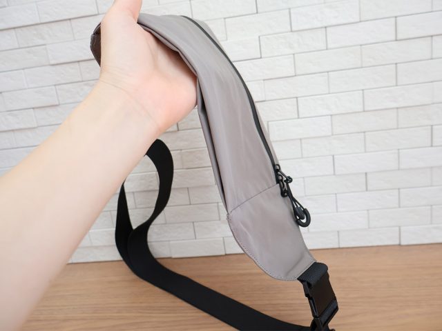 bom moment 撥水ボディバッグ