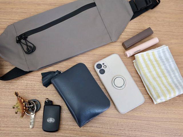 bom moment 撥水ボディバッグ　荷物