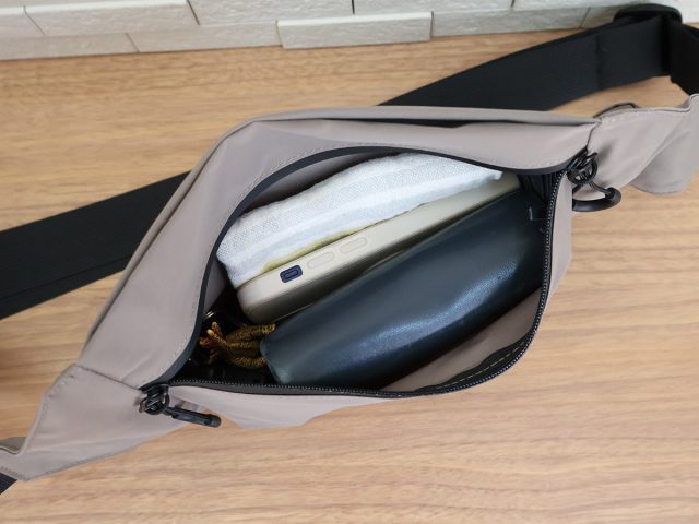 bom moment 撥水ボディバッグ