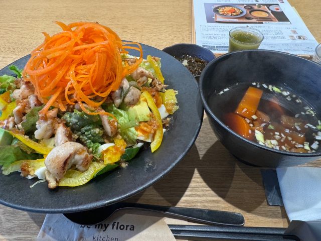 Be my flora kitchenのアボカドチキンサラダセット