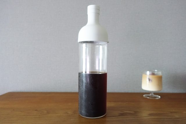 抽出後、ストレーナーを取り外したボトル