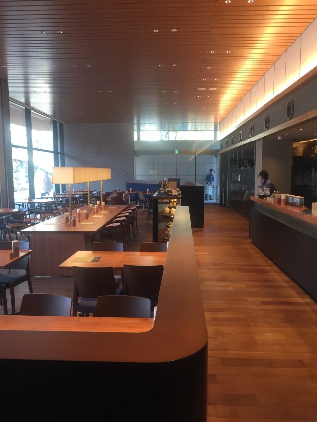 築地本願寺カフェ Tsumugi 店内