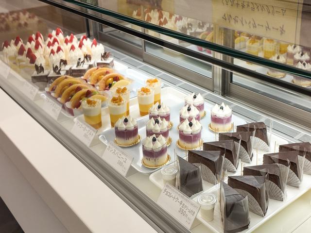 ショーケースのケーキ