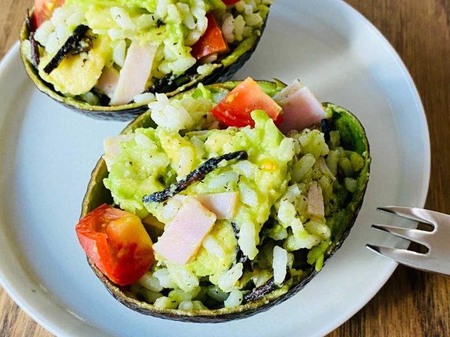 アボカド・ハム・ひじき・トマトのライスサラダ