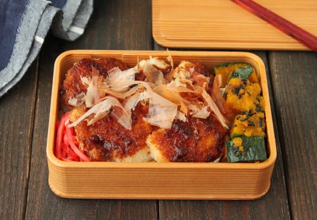 「ささみのおかかソースカツ」「かぼちゃごまバター」2品弁当