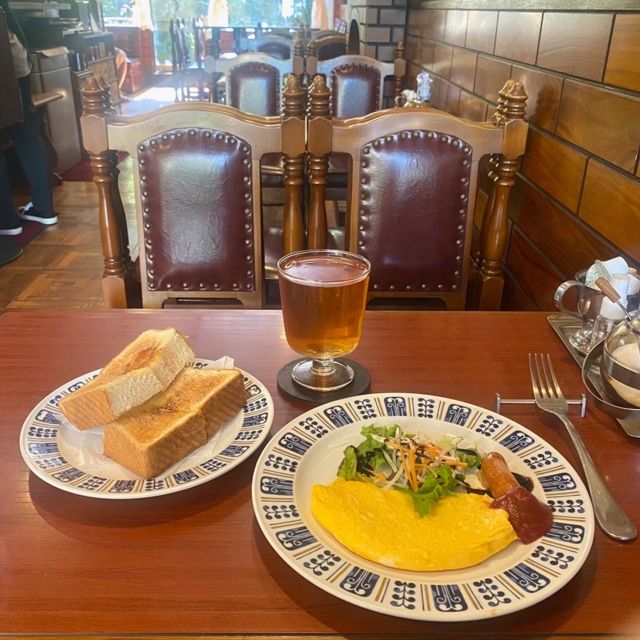 トーストとオムレツ