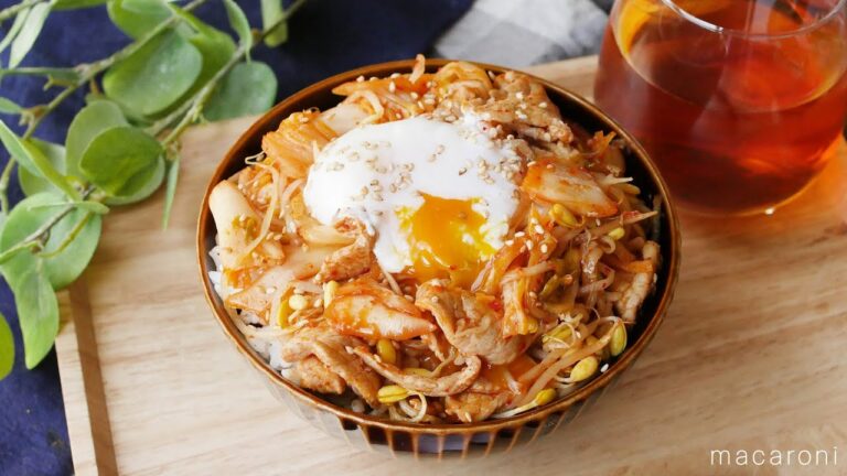 【豚キムもやし炒め丼】包丁いらずでパパっと10分♪ランチにもおすすめ! 【豚キムもやし炒め丼】包丁いらずでパパっと10分♪ランチにもおすすめ!