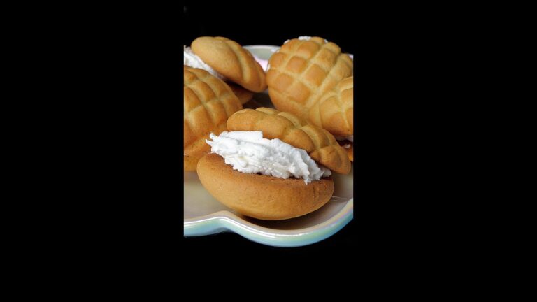 【メロンパンの皮がいくらあっても困らないからね】もう本体いらない!皮だけで満足できるメロンパンスイーツ / Crispy and Fluffy ‘Melonpan’ Cookie Sandwiches 【メロンパンの皮がいくらあっても困らないからね】もう本体いらない!皮だけで満足できるメロンパンスイーツ / Crispy and Fluffy 'Melonpan' Cookie Sandwiches