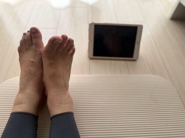 ヨガマットとタブレット