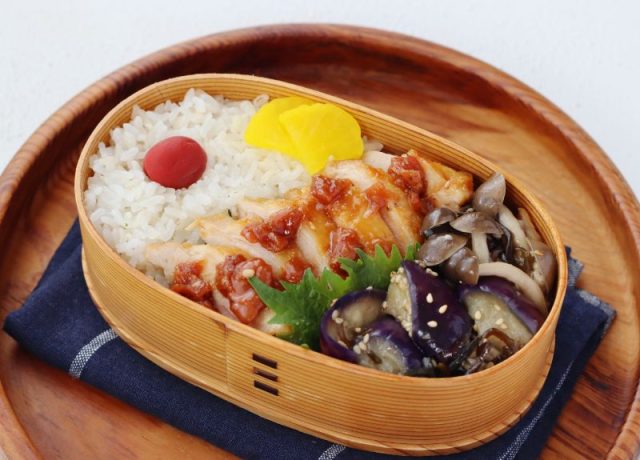 なすとしめじの塩昆布レンジ炒め